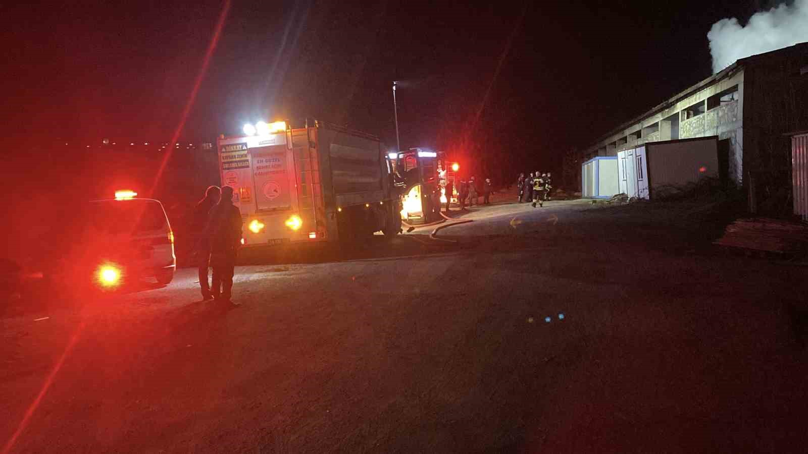 Bolu&rsquo;da inşaat deposunda yangın
