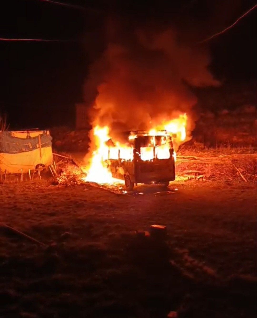 Iğdır&rsquo;da muhtara ait minib&uuml;s yandı: Kundaklama ş&uuml;phesi
