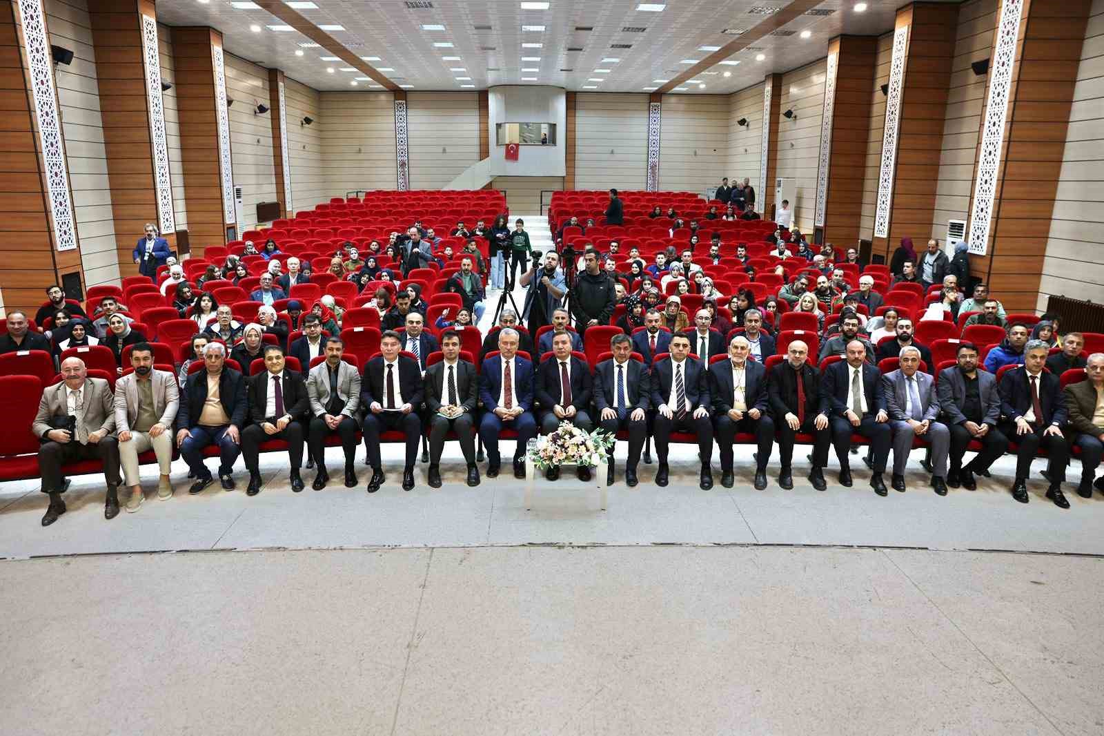 Erzincan&rsquo;da "Şiir Ş&ouml;leni" programı d&uuml;zenlendi
