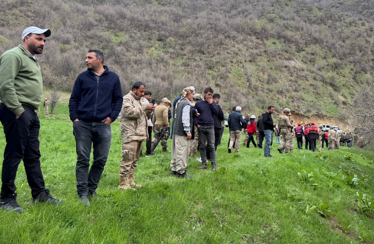 Şemdinli&rsquo;de dereye d&uuml;şen &ccedil;ocuğu arama &ccedil;alışmaları s&uuml;r&uuml;yor

