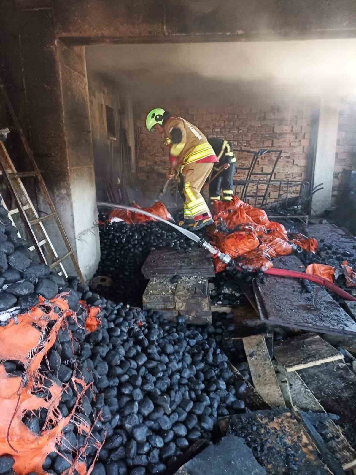 Yayladağı&rsquo;nda m&uuml;stakile evden alevler y&uuml;kseldi
