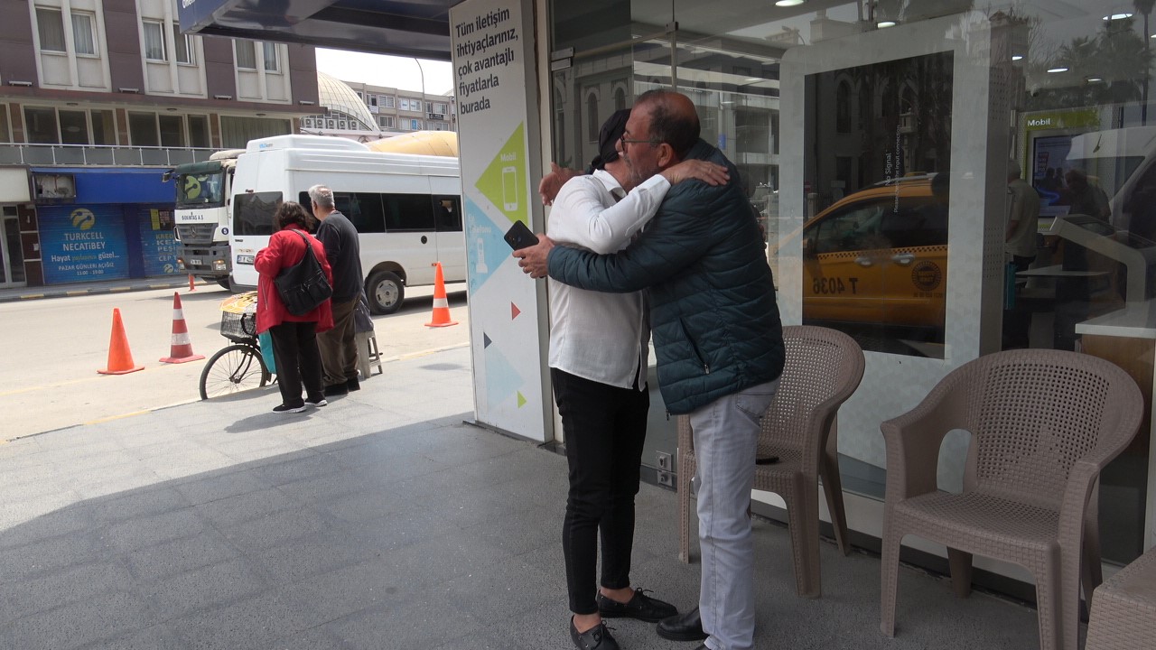 Satırla katledilmekten anlık hamleyle kurtulan taksici: "Eğer o hamleyi yapıp ka&ccedil;masaydım şu an &ouml;lm&uuml;şt&uuml;m"
