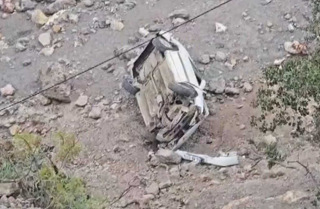 Gaziantep&rsquo;te otomobil dere yatağına u&ccedil;tu, s&uuml;r&uuml;c&uuml; yaralandı
