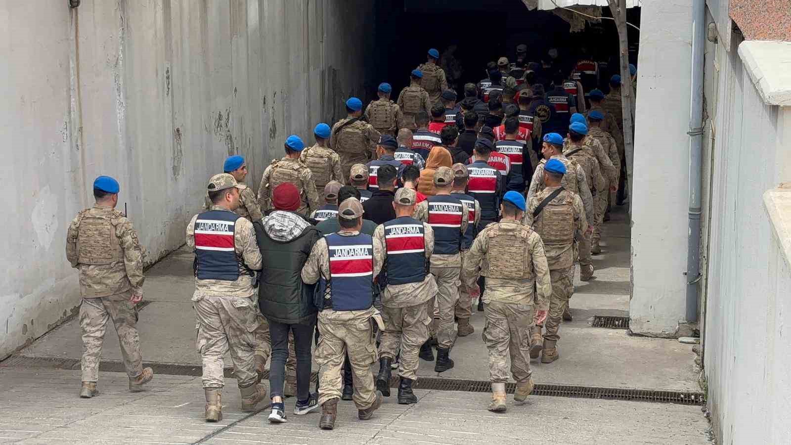 Gaziantep merkezli yasa dışı bahis operasyonunda yakalanan 81 ş&uuml;pheliden 70&rsquo;i tutuklandı
