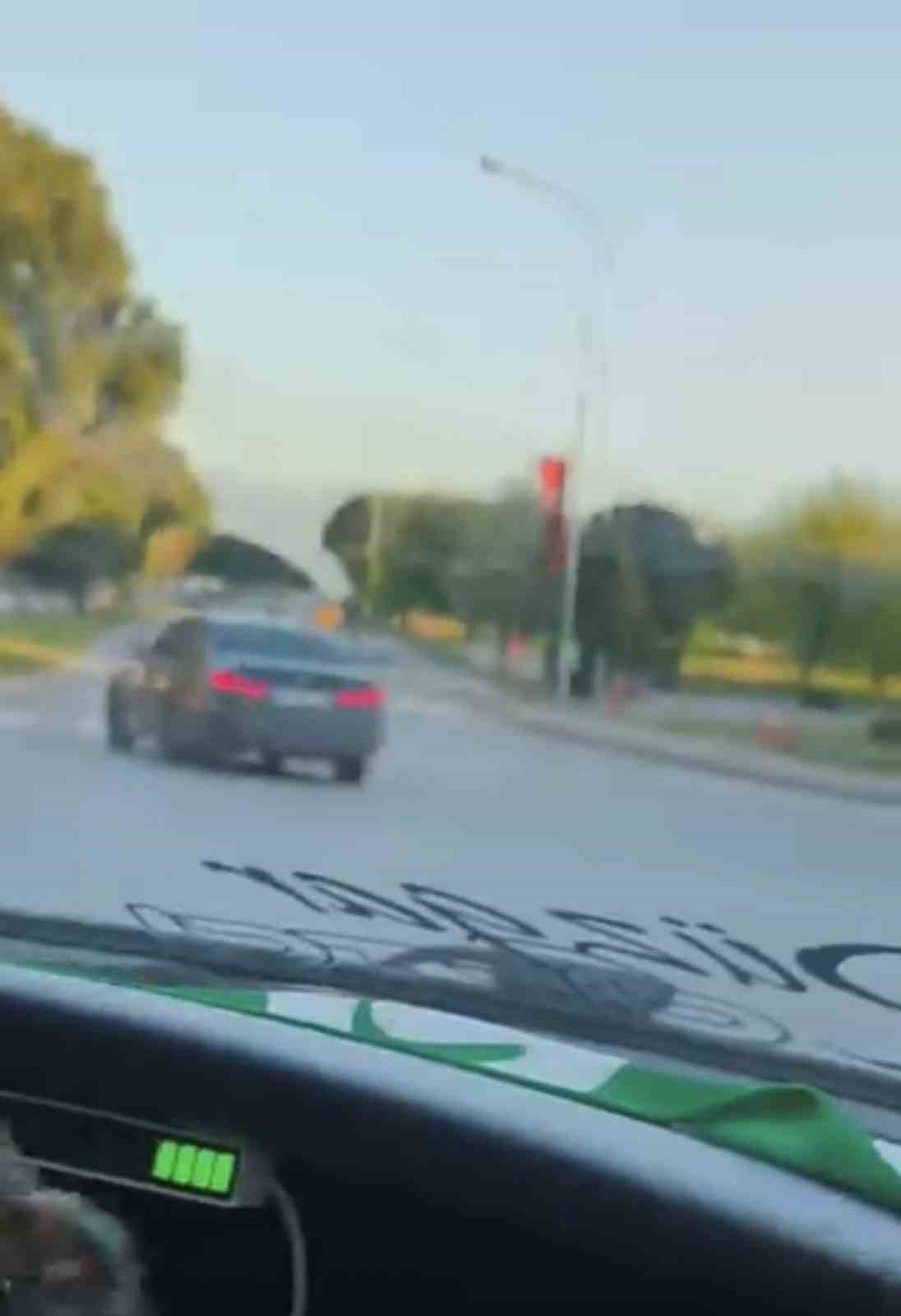 Bursa&rsquo;da otomobil b&ouml;yle drift attı
