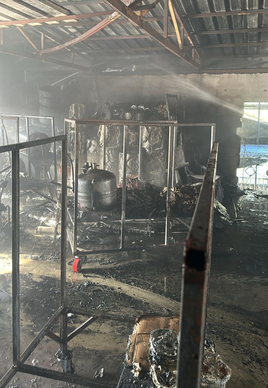 Halı yıkama at&ouml;lyesinde &ccedil;ıkan yangın s&ouml;nd&uuml;r&uuml;ld&uuml;
