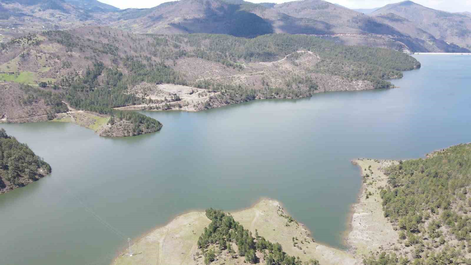 Son yağışlar Nil&uuml;fer Barajı&rsquo;nı doldurdu, dereler coştu
