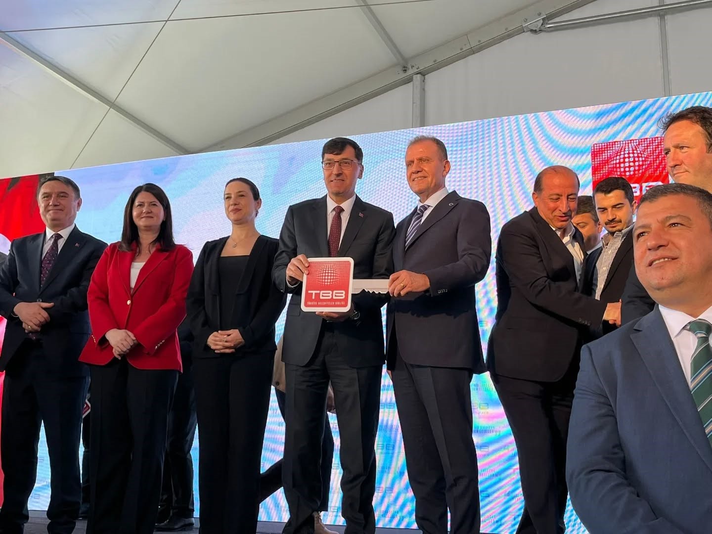 K&uuml;tahya Belediyesi&rsquo;ne TBB&rsquo;den ara&ccedil; desteği
