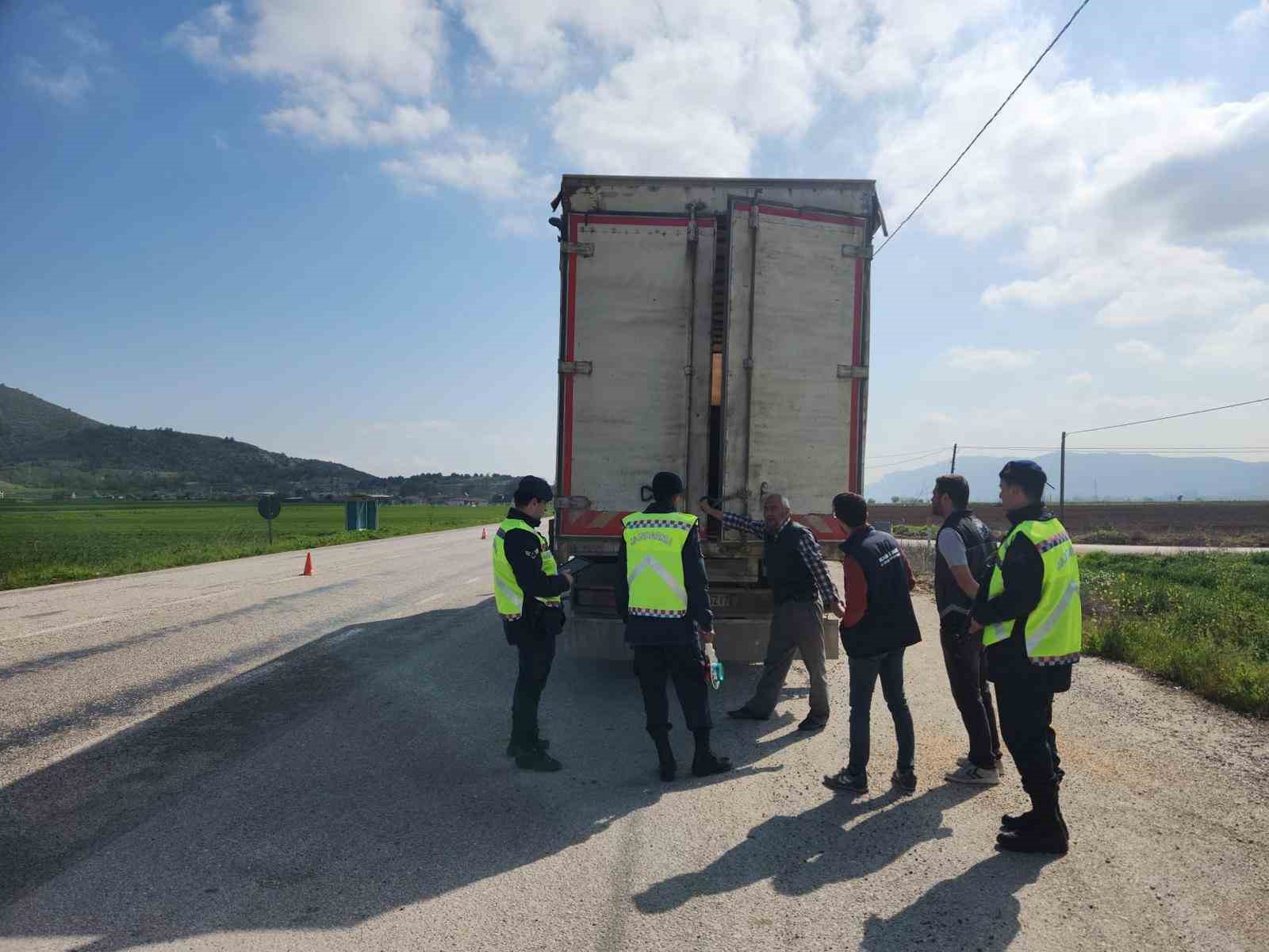 Bilecik&rsquo;te Kurban Bayramı &ouml;ncesi hayvan sevkiyatına sıkı denetim
