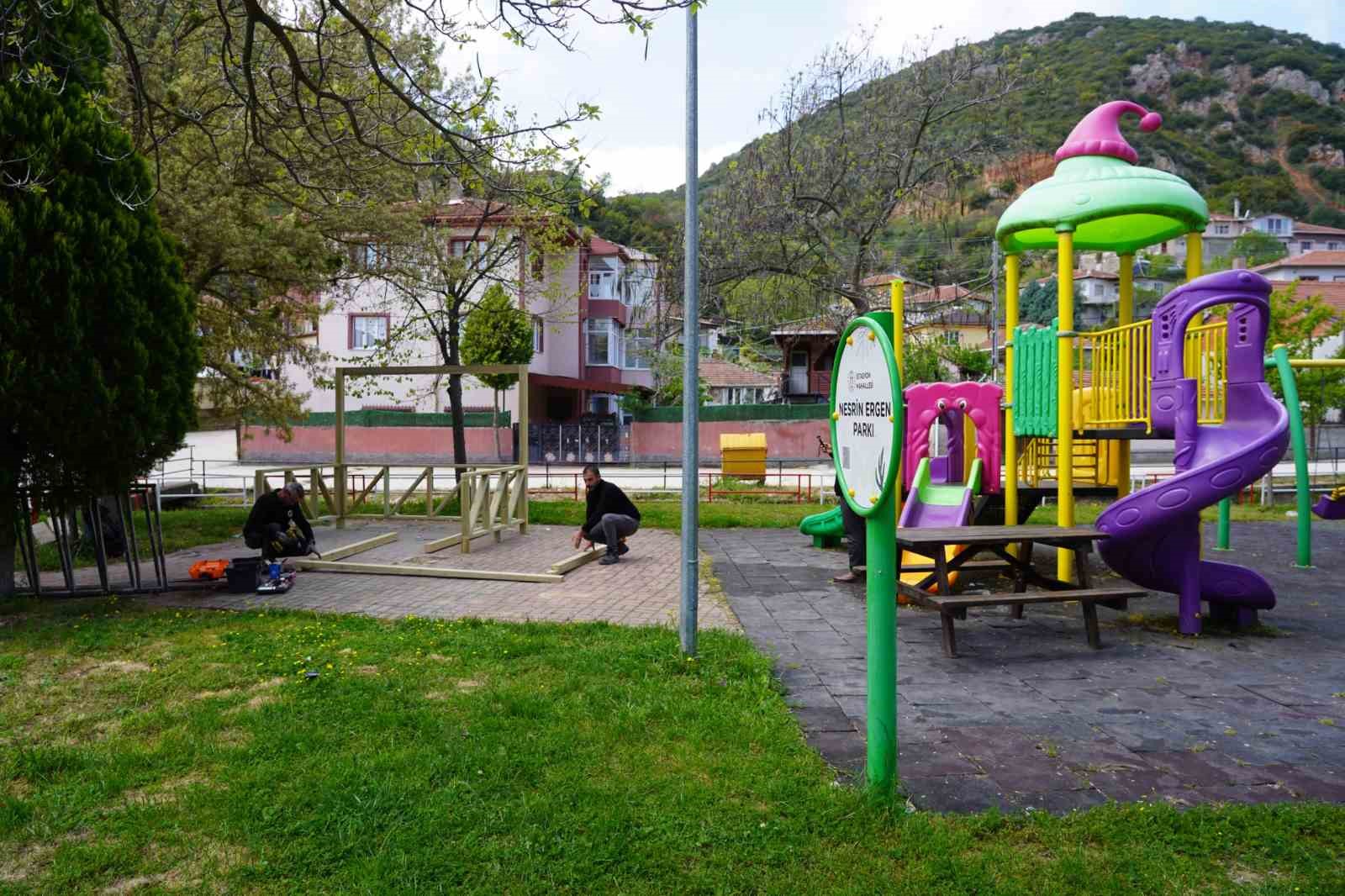 Bilecik&rsquo;te park ve oyun alanlarına yeni kameriyeler yerleştirildi
