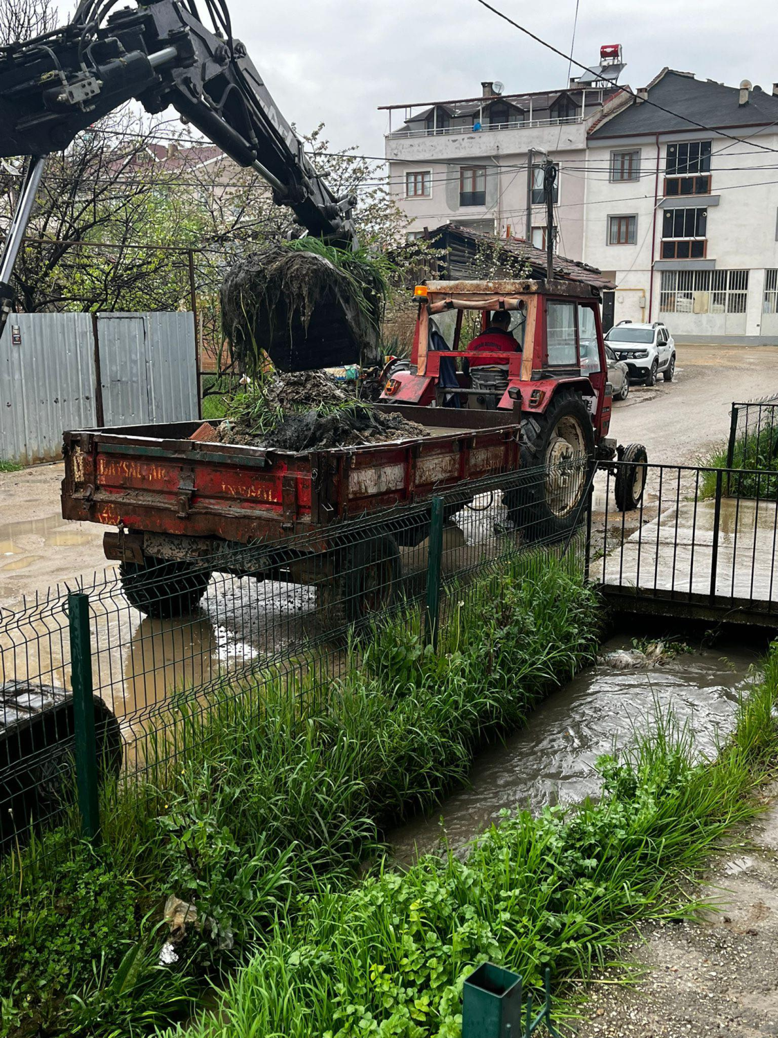 Cerrah&rsquo;ta sulama kanalları temizlendi
