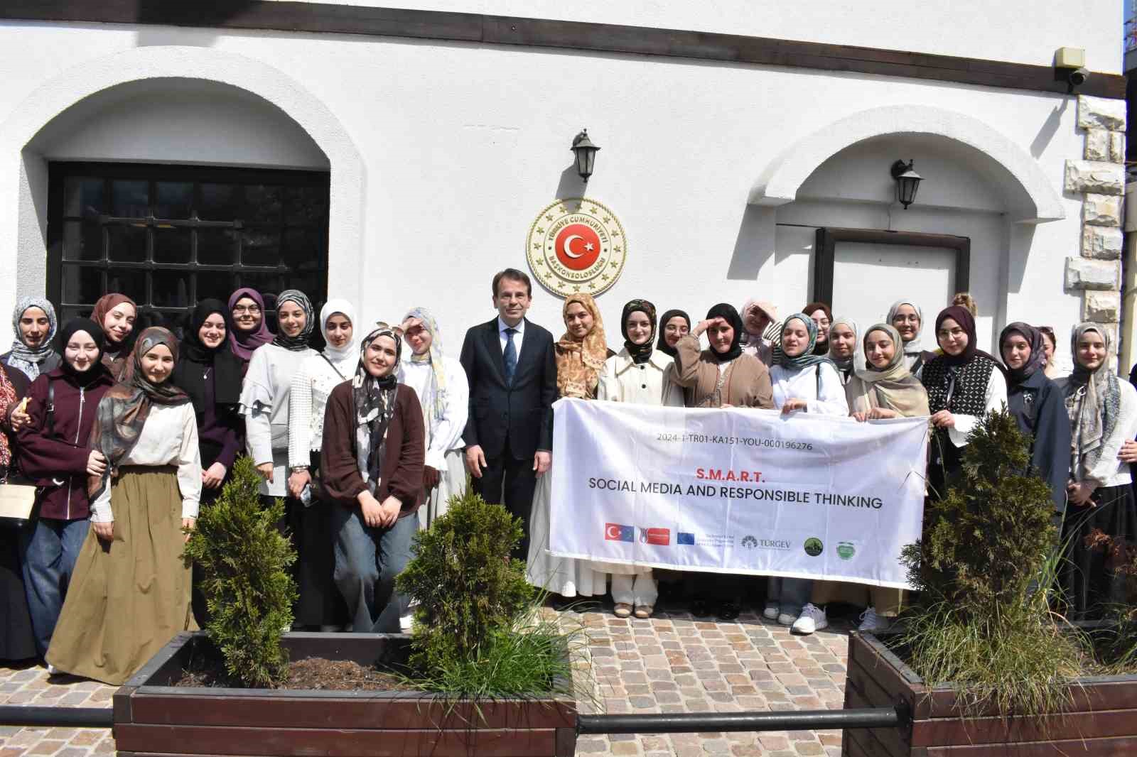 T&Uuml;RGEV&rsquo;den dijital hamle: 3 &uuml;lkeden gen&ccedil;ler Kosova&rsquo;da dezenformasyona karşı ortak &ccedil;&ouml;z&uuml;m &uuml;retti
