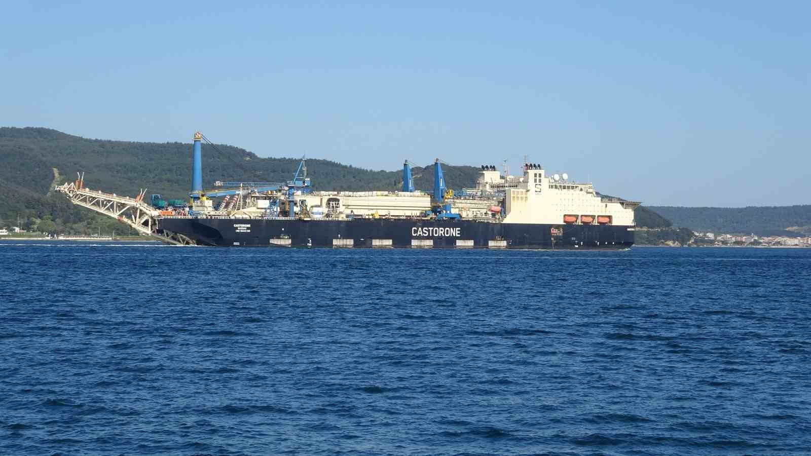 Derin denizlerde boru d&ouml;şeme gemisi &rsquo;Castorone&rsquo;, &Ccedil;anakkale Boğazı&rsquo;ndan ge&ccedil;ti

