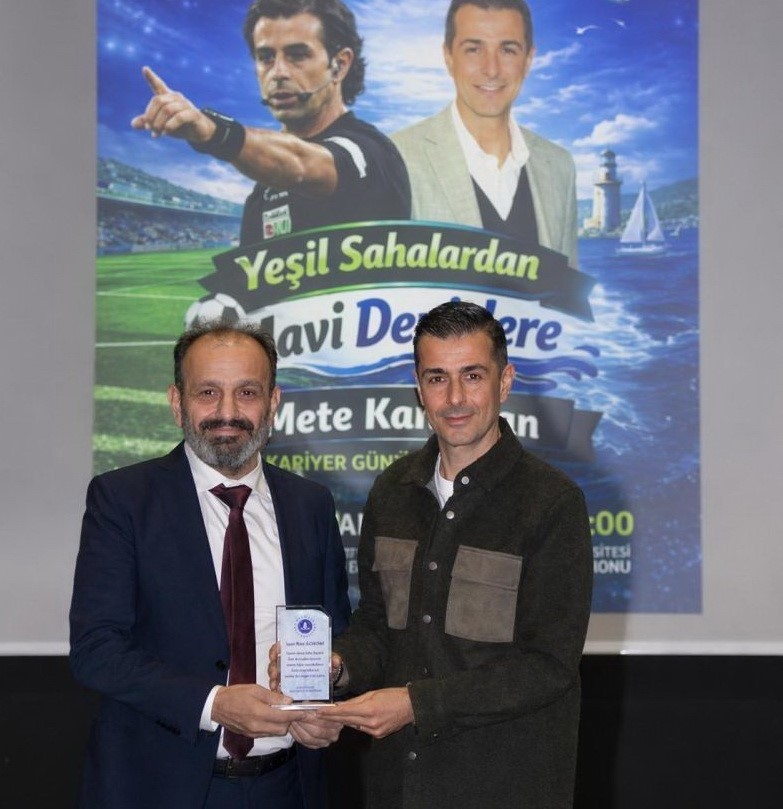 D&uuml;d&uuml;kten rotaya: Mete Kalkavan &ouml;ğrencilerle deneyimlerini paylaştı
