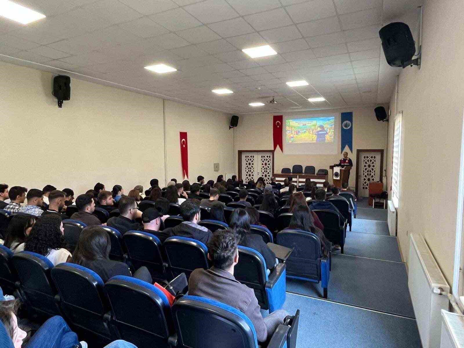 &Ouml;ğrenci ve &ouml;ğretmenlere bağımlılıkla m&uuml;cadele eğitimi
