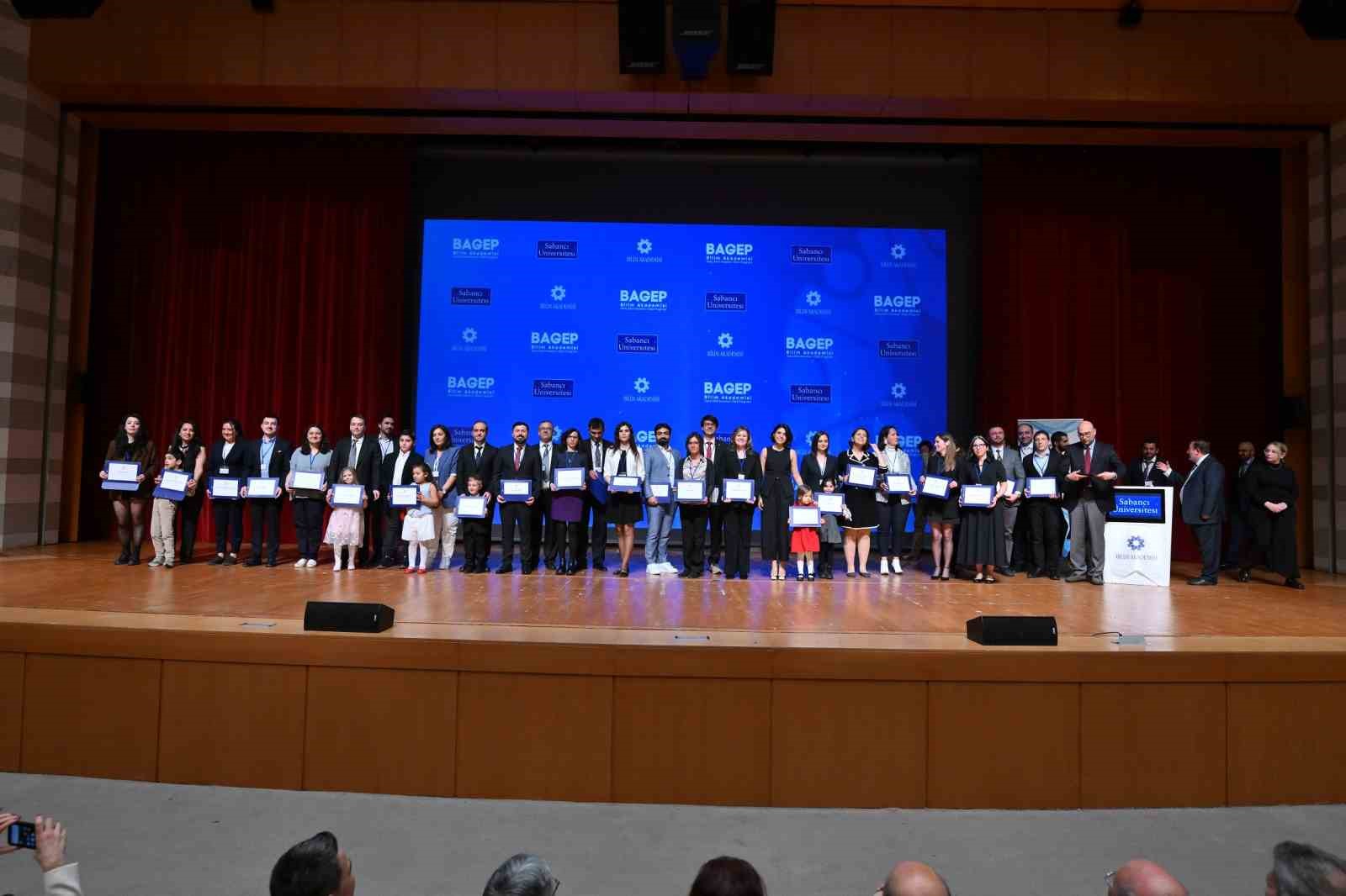 BU&Uuml;&rsquo;l&uuml; akademisyene "Bilim Akademisi 2026" &ouml;d&uuml;l&uuml;
