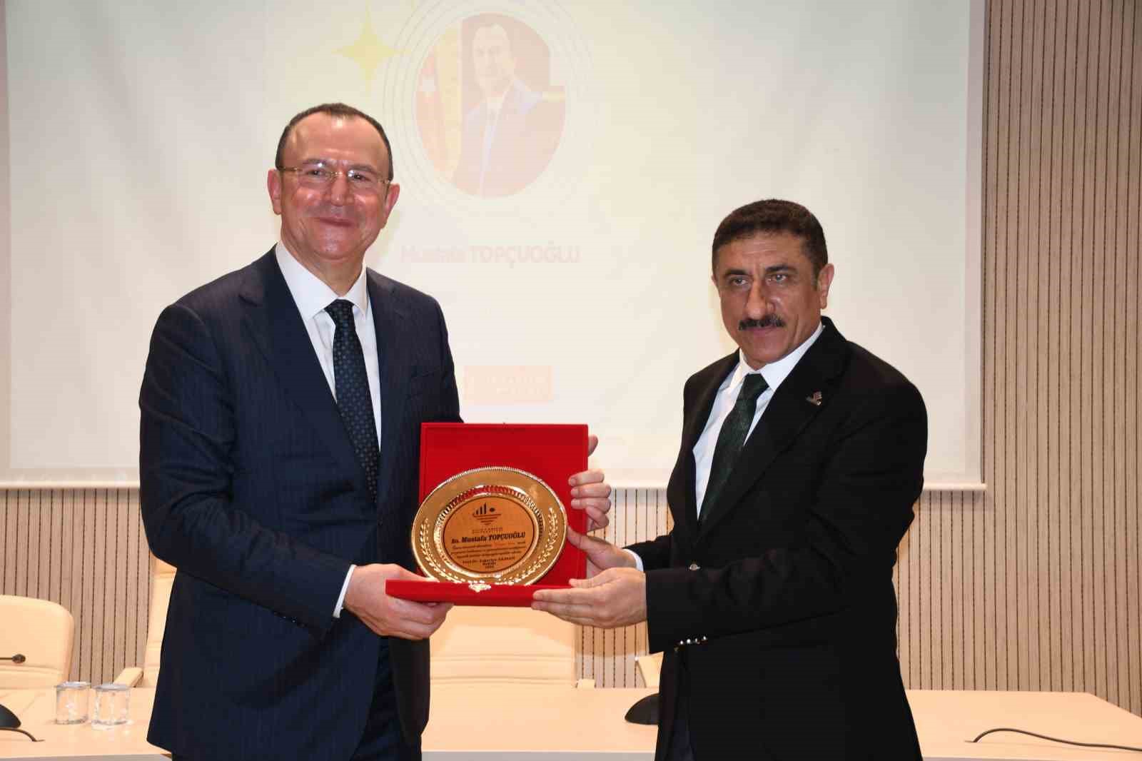 G&uuml;lsan Holding Y&ouml;netim Kurulu Başkanı Mustafa Top&ccedil;uoğlu, Kilis&rsquo;te &Uuml;niversitelilerle buluştu
