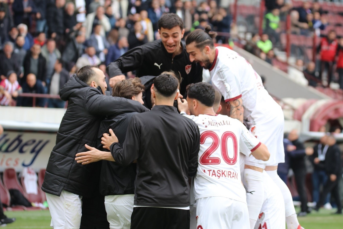 Elazığspor 21 futbolcuyla Adana’ya gitti