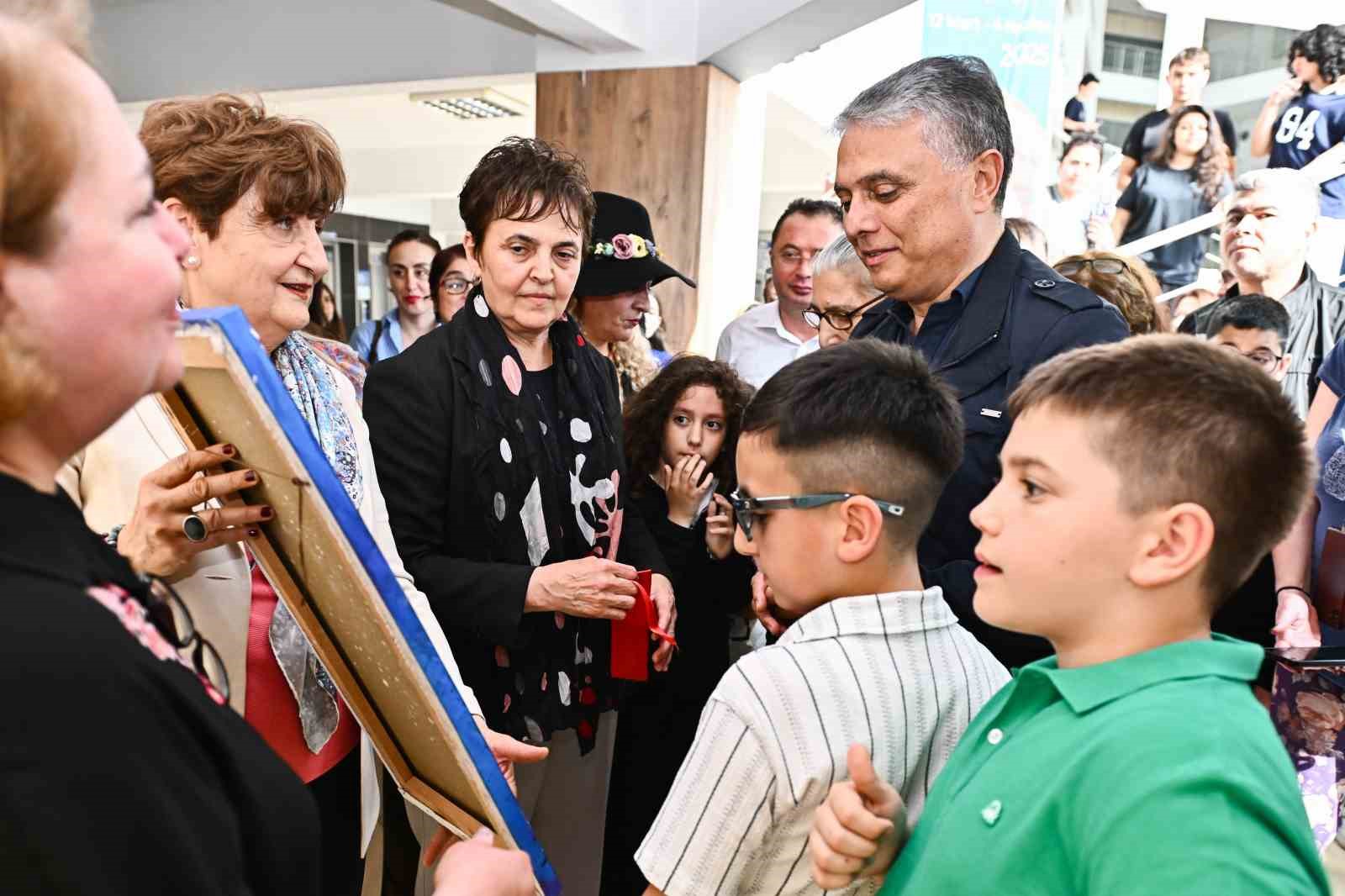 "Geleceğin Renkleri" Muratpaşa&rsquo;da kapılarını a&ccedil;tı
