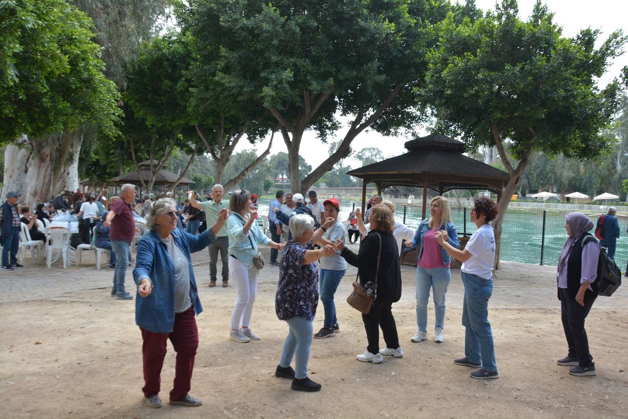 Mersin Büyükşehir Belediyesinden emeklilere doğa gezisi