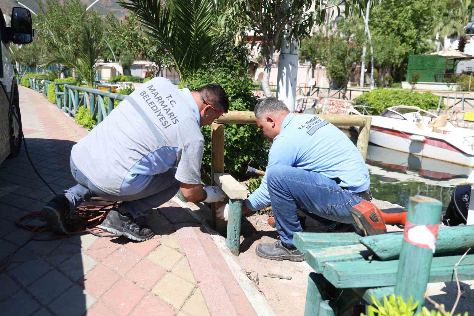 İ&ccedil;meler&rsquo;de korkuluklar yenileniyor
