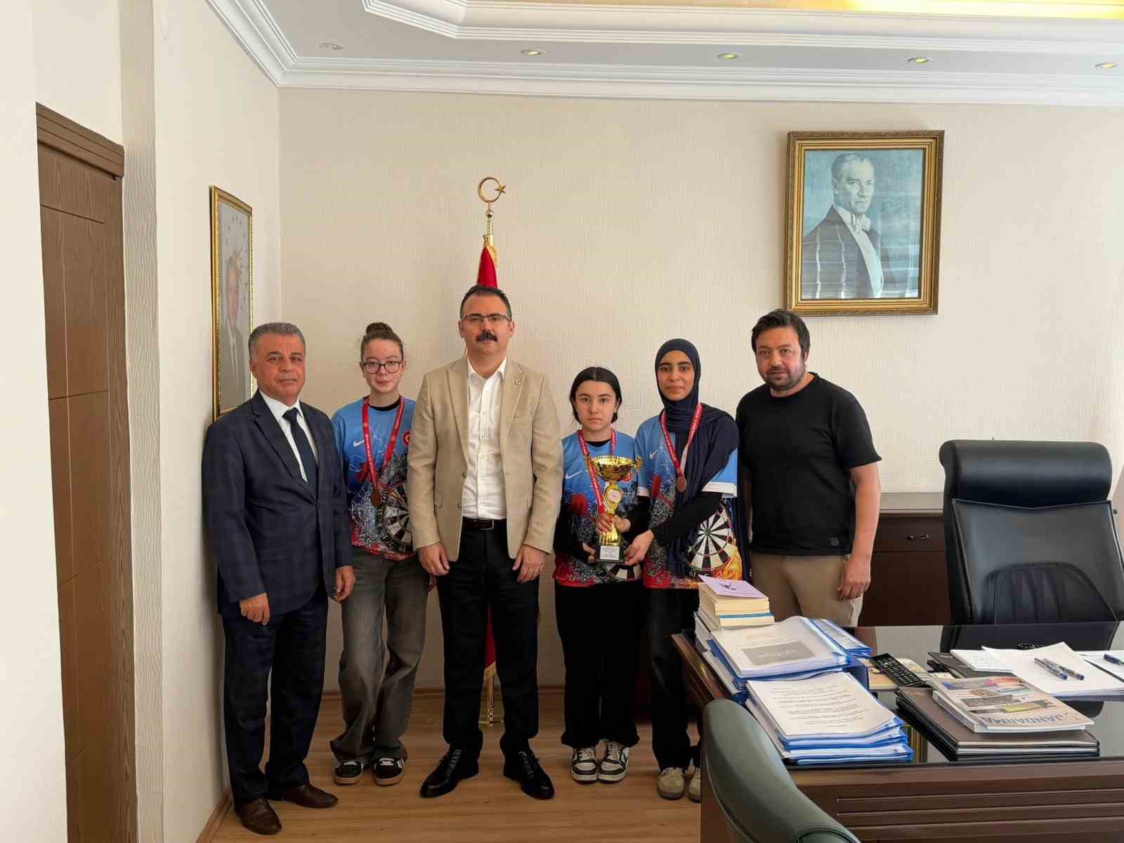 Kaymakam Ateş, T&uuml;rkiye şampiyonası &ouml;ncesi sporcuları ağırladı
