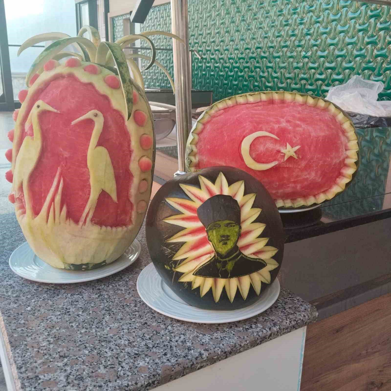 Karpuz ve bal kabağıyla mutfağı sanat at&ouml;lyesine &ccedil;eviriyor
