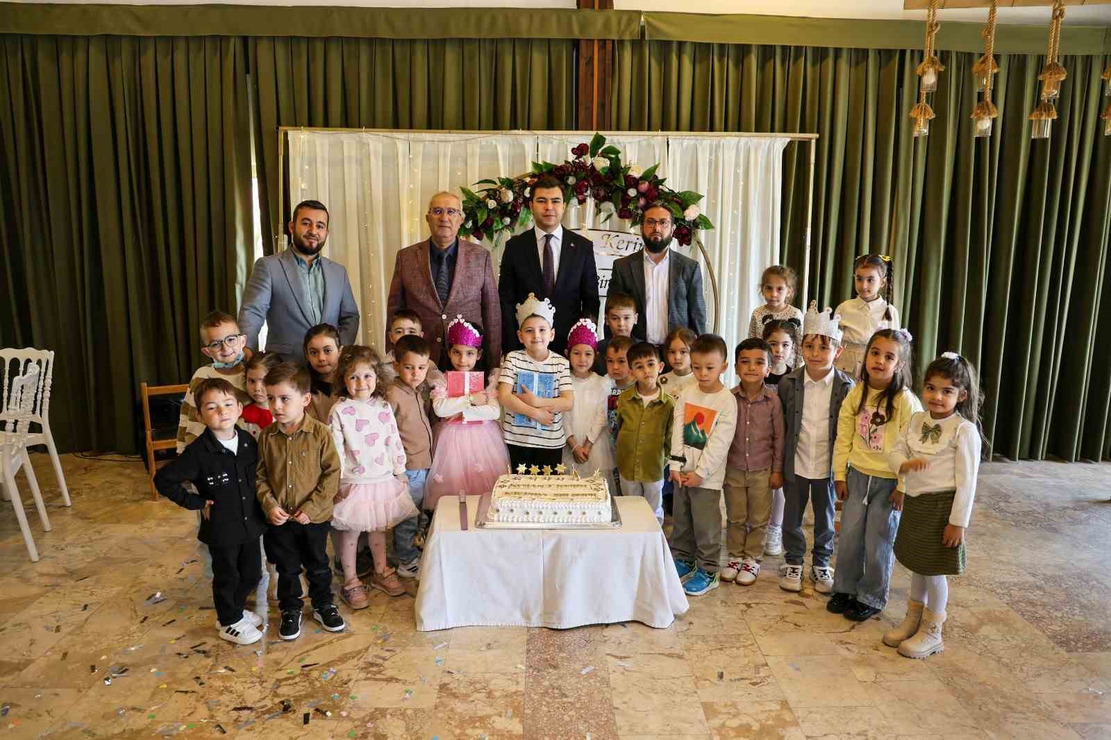 &Ccedil;ameli&rsquo;de minik &ouml;ğrencilerin Kur&rsquo;an-ı Kerim&rsquo;e ge&ccedil;iş heyecanı d&uuml;zenlenen t&ouml;renle ta&ccedil;landı
