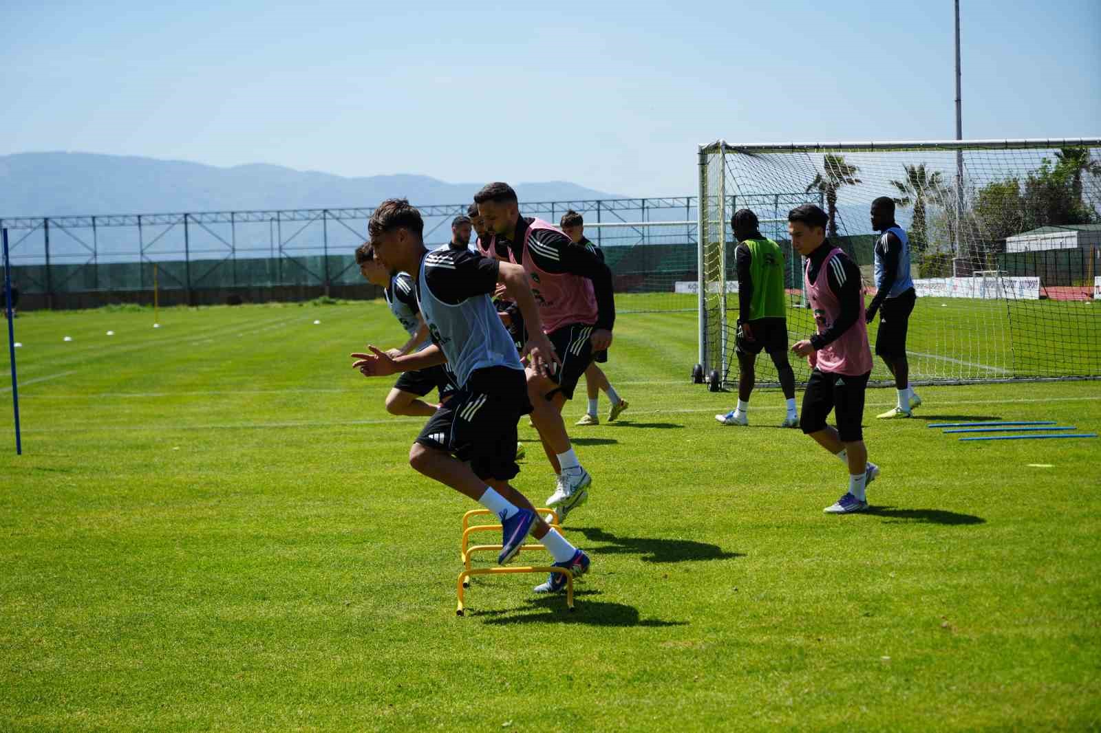 Serdar Dursun: "Yurt i&ccedil;inden ve yurt dışından bazı kul&uuml;pler benimle iletişime ge&ccedil;iyor"
