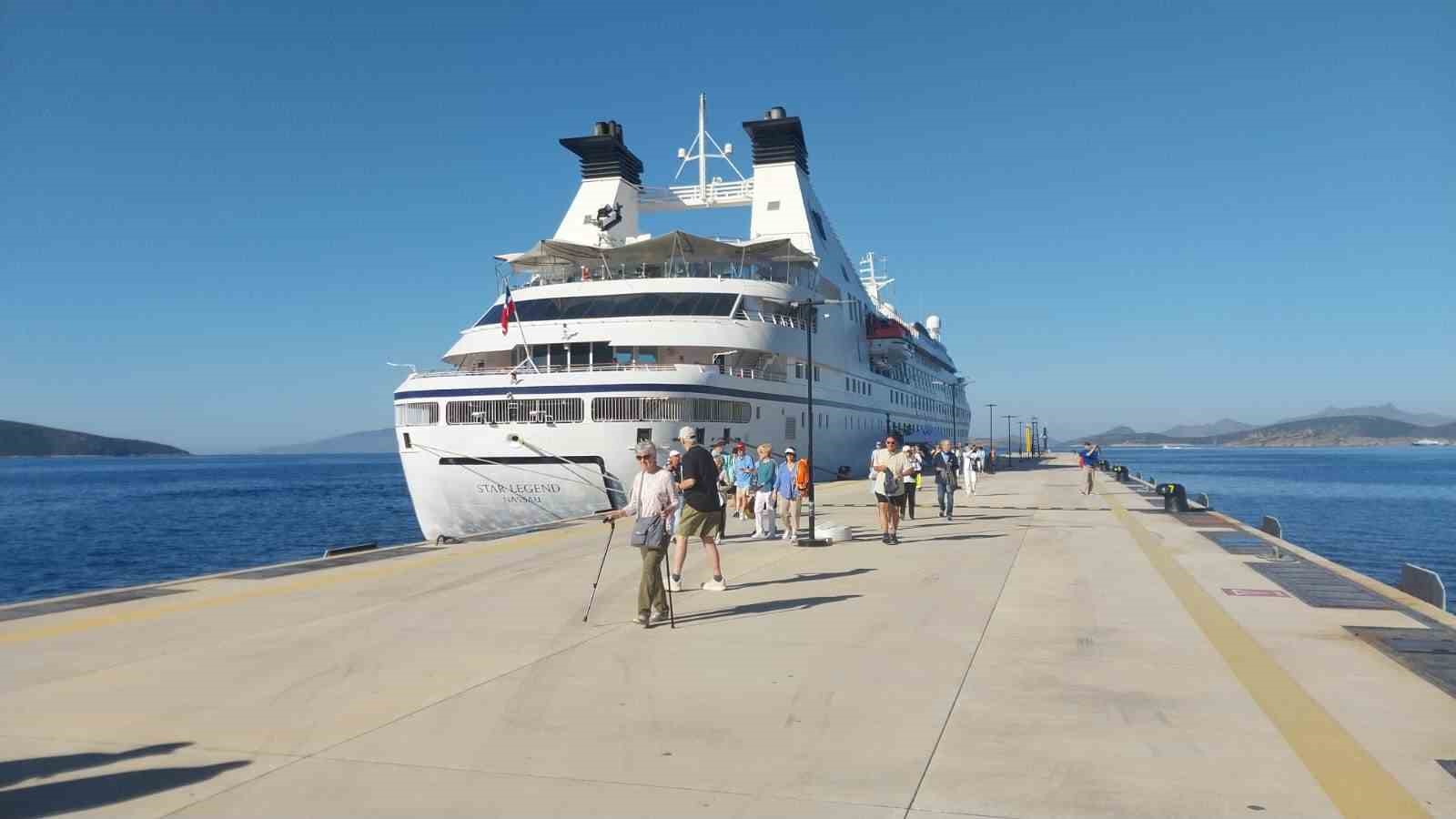 Bodrum&rsquo;a 274 yolcusuyla geldi
