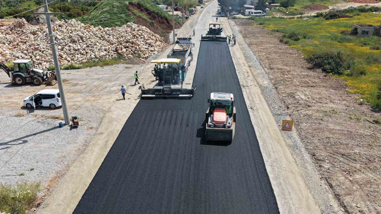 Aydın genelinde eş zamanlı yol &ccedil;alışmaları s&uuml;r&uuml;yor
