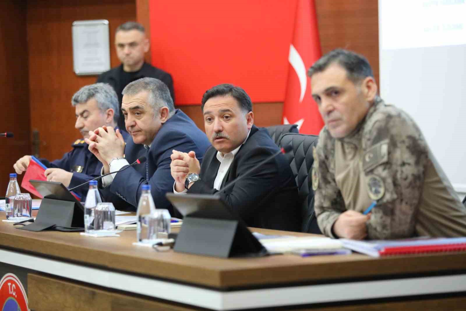 Kent G&uuml;venlik Danışma Kurulu Vali &Ccedil;i&ccedil;ek başkanlığında toplandı
