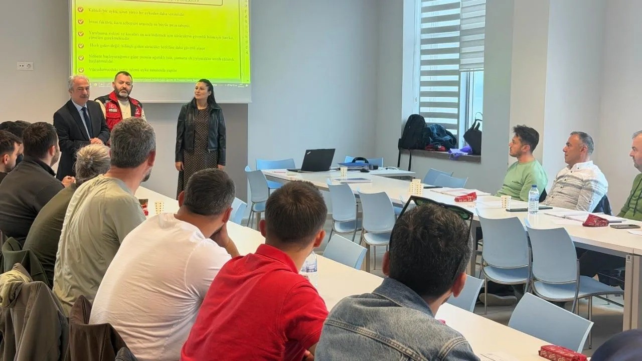 Sinop&rsquo;ta ambulans s&uuml;r&uuml;c&uuml;lerine g&uuml;venli s&uuml;r&uuml;ş eğitimi
