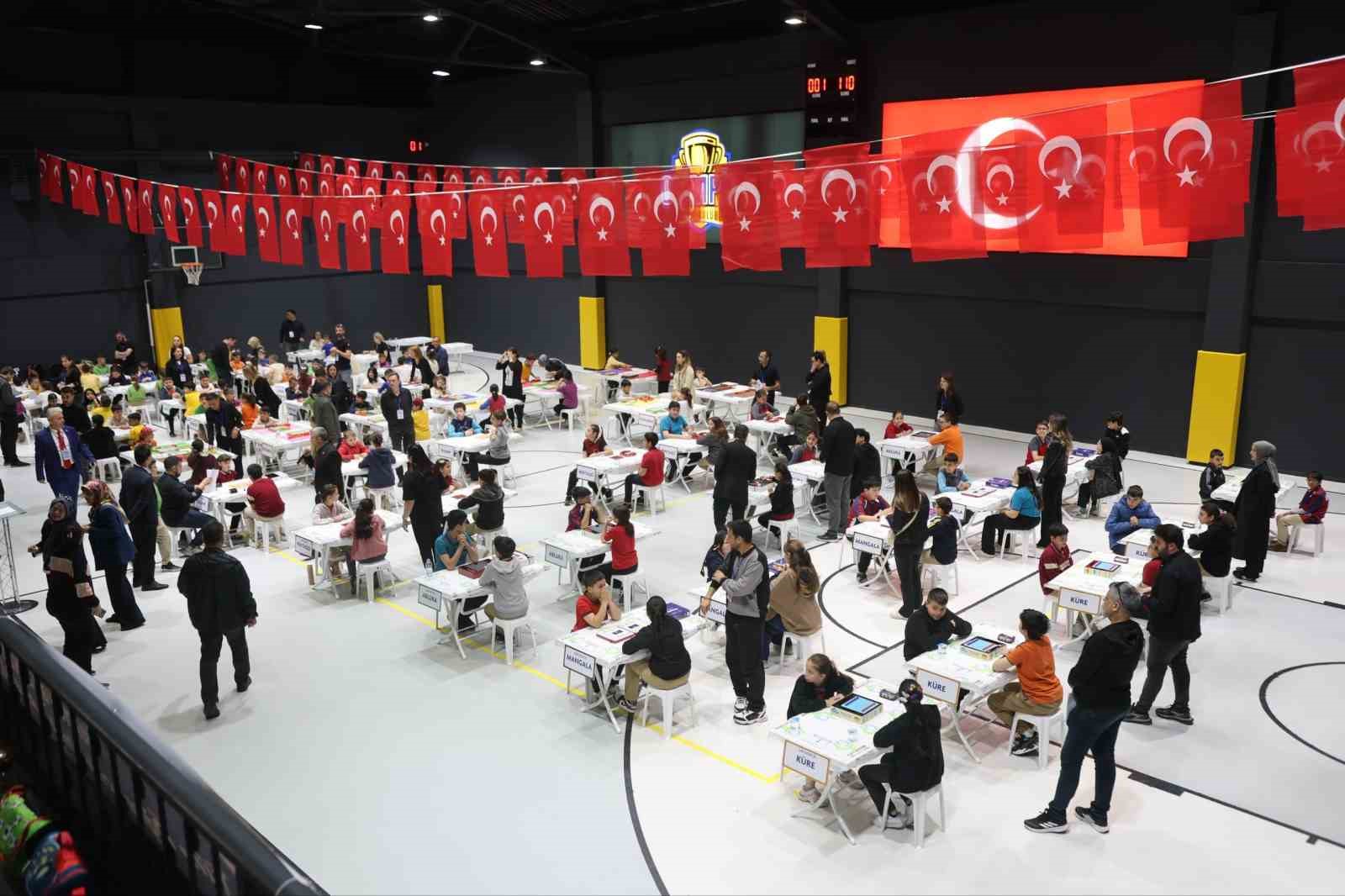 &Ccedil;ayırova&rsquo;da &ouml;ğrenciler akıl ve zeka oyunlarında ter d&ouml;k&uuml;yor
