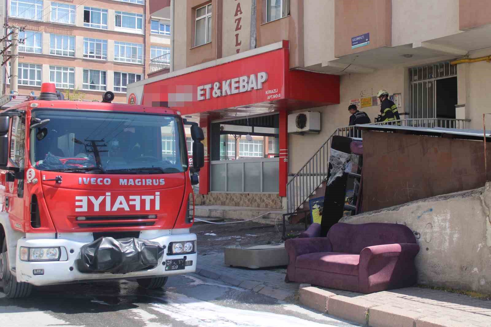 Lokantanın bacasında &ccedil;ıkan yangın s&ouml;nd&uuml;r&uuml;ld&uuml;
