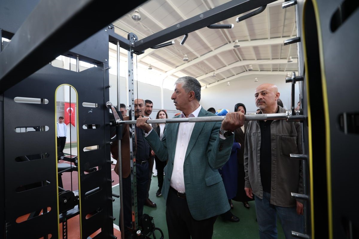 Yenilenen Tavşancıl Spor Salonu kapılarını a&ccedil;tı
