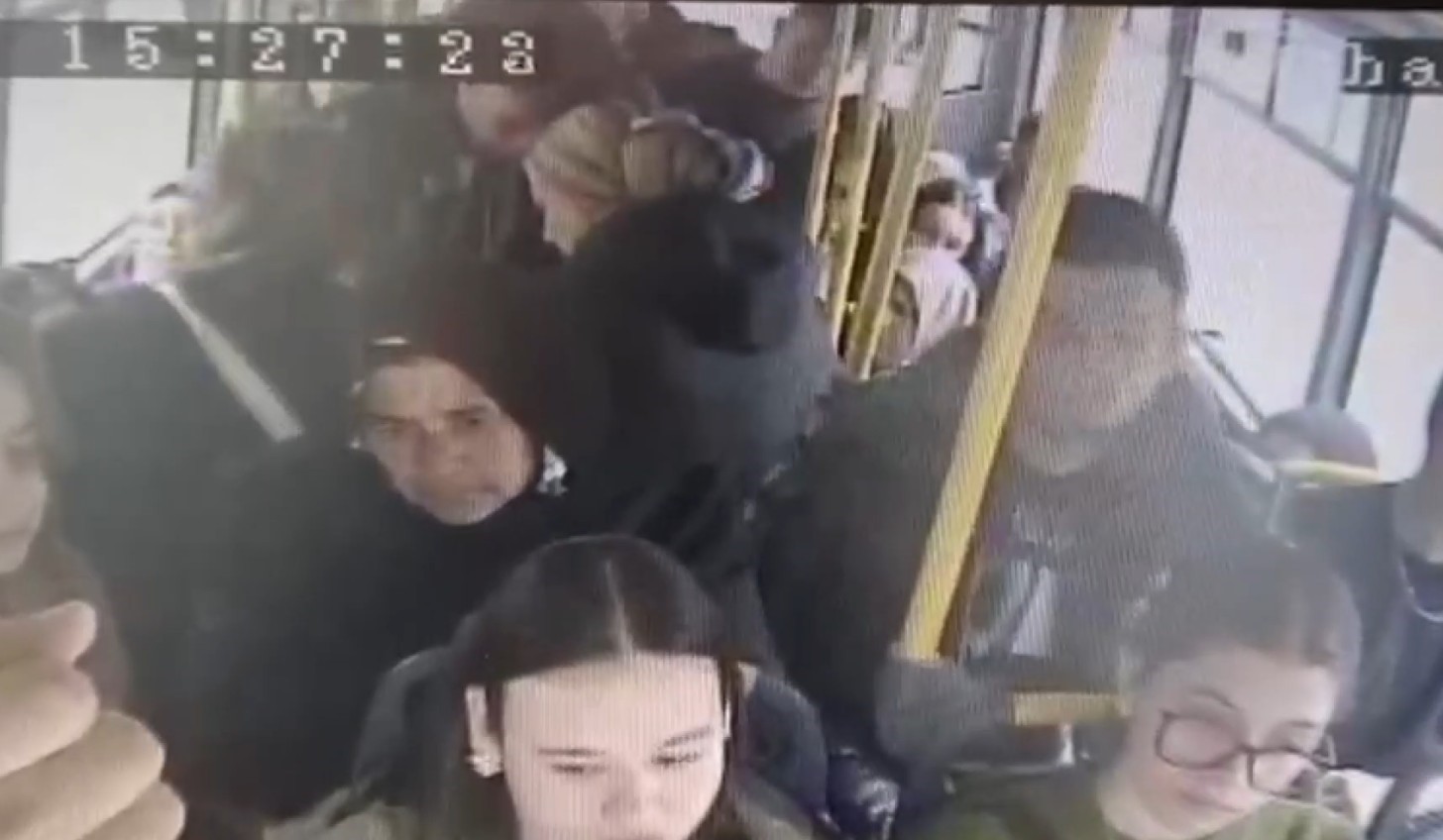 G&uuml;m&uuml;şhane&rsquo;de fenalaşan yolcu hastaneye dolmuşla yetiştirildi
