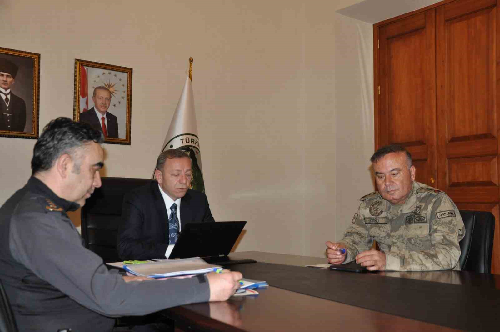 Kars&rsquo;ta g&uuml;venlik zirvesi: 150 operasyon, 90 hesaba erişim engeli
