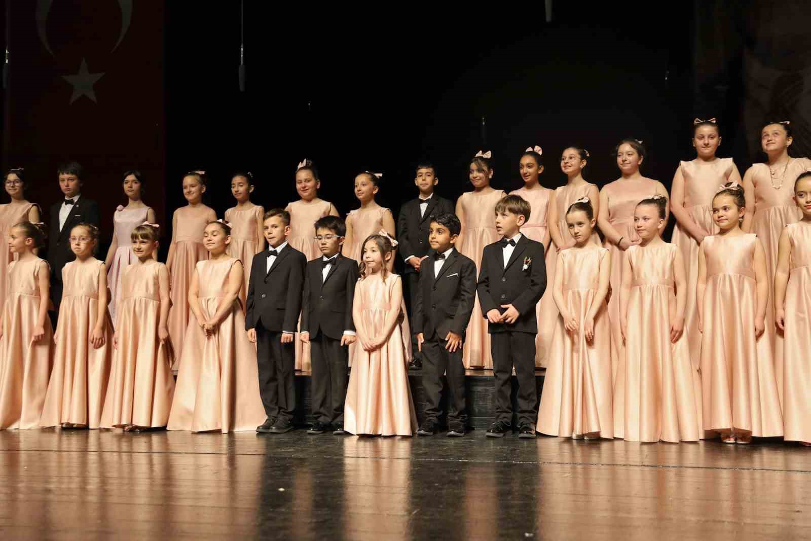 Bursa&rsquo;da &ccedil;ocukların sesi senfoniyle y&uuml;kseldi
