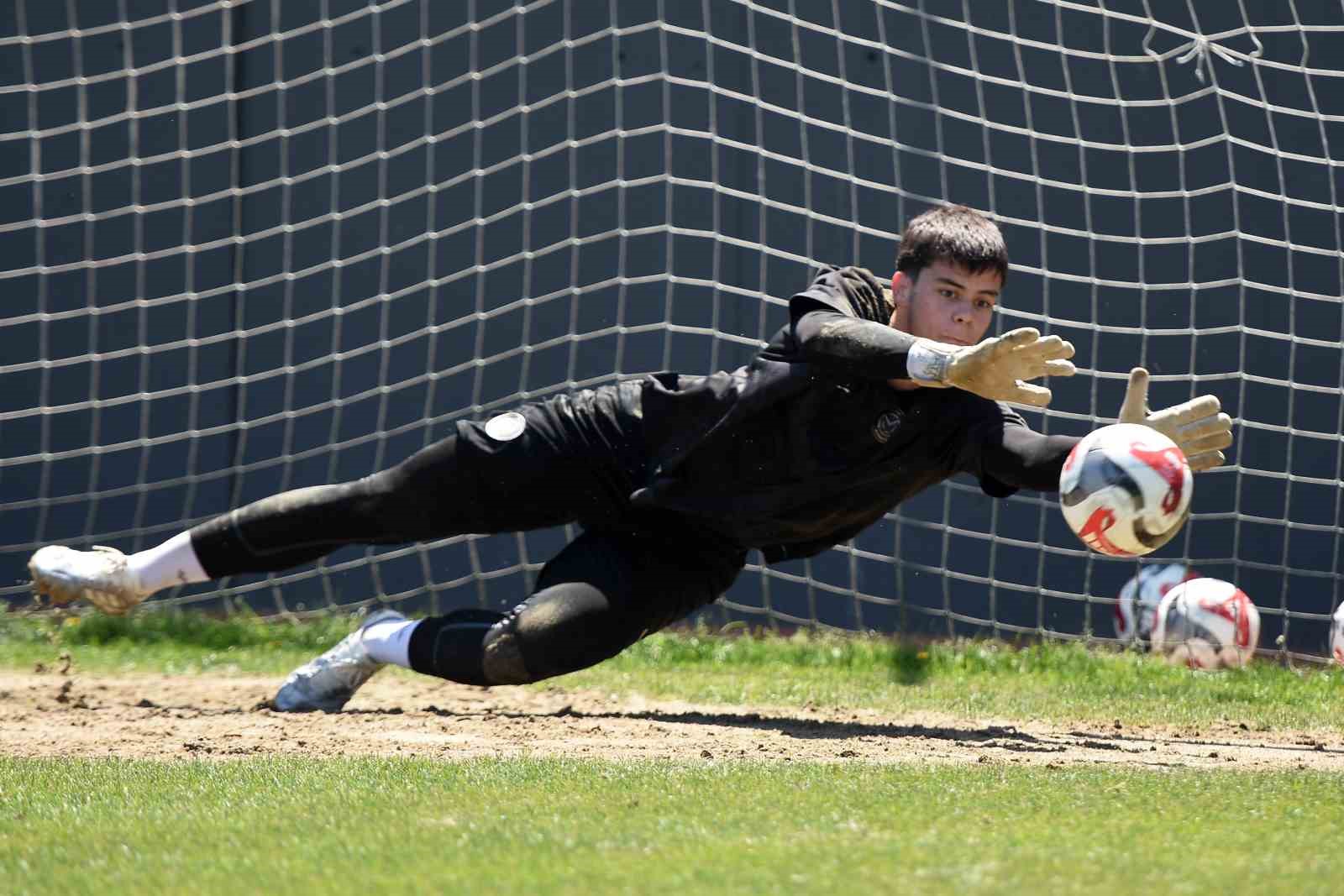 Manisa FK, Sakaryaspor ma&ccedil;ı hazırlıklarına başladı
