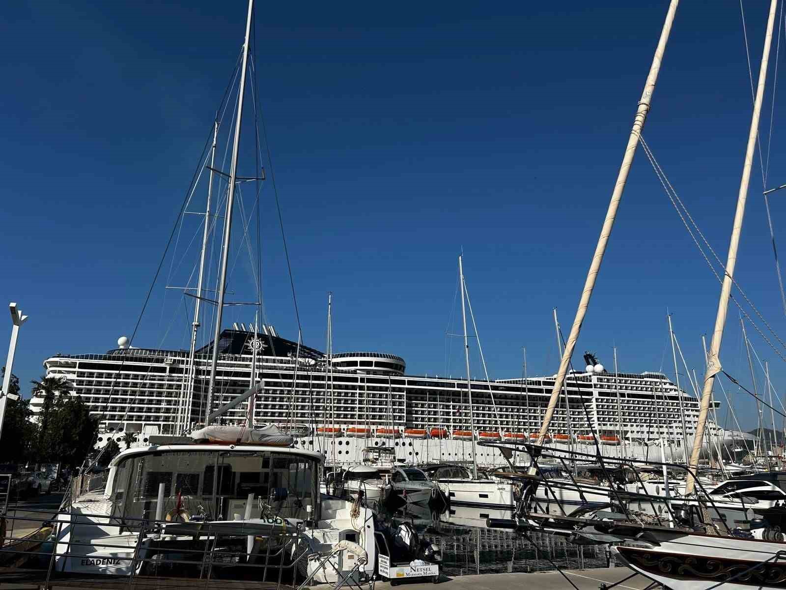 Dev yolcu gemisi Marmaris Limanı&rsquo;na demirledi
