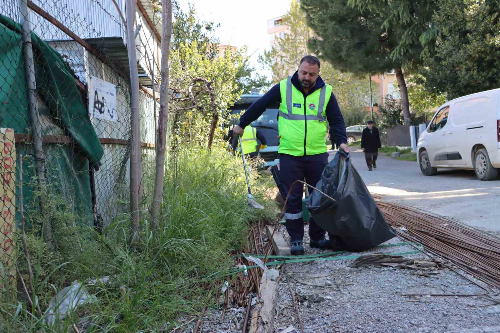 Maltepe&rsquo;de bahar seferberliği Bağlarbaşı&rsquo;nda s&uuml;r&uuml;yor
