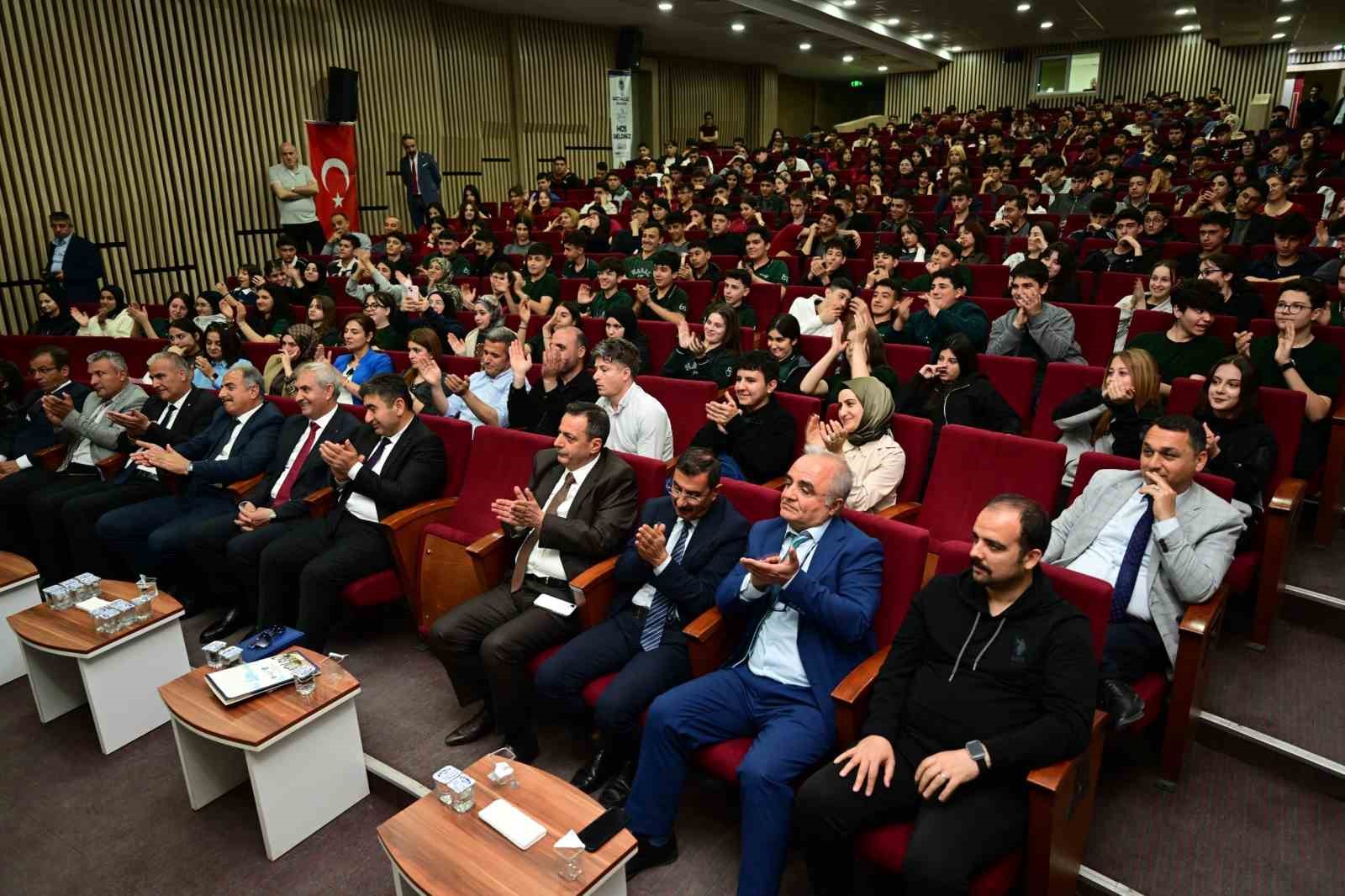 Battalgazi&rsquo;de liseler arası m&uuml;nazara yarışması tamamlandı
