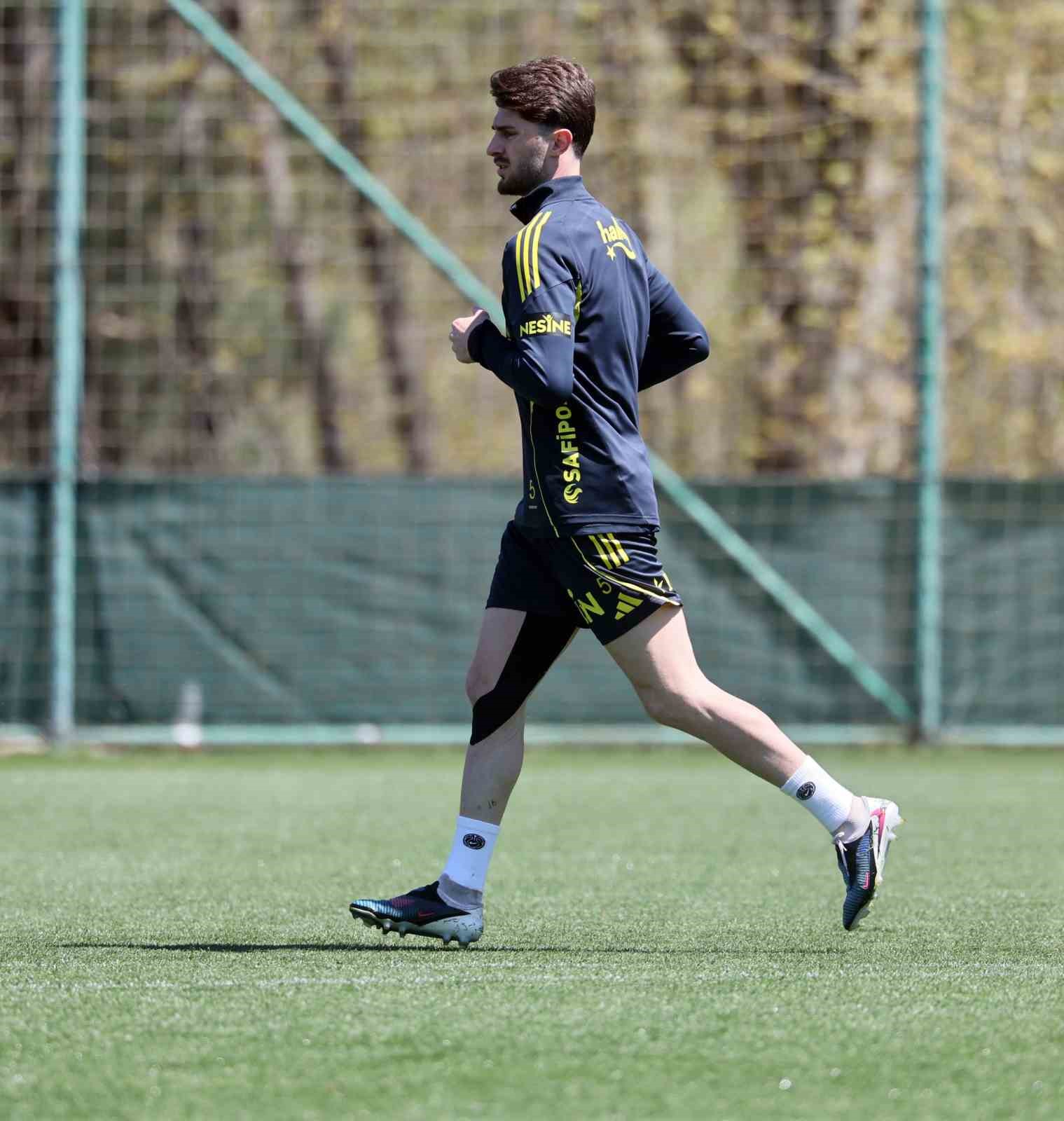 Fenerbah&ccedil;e, RAMS Başakşehir ma&ccedil;ı hazırlıklarına devam etti
