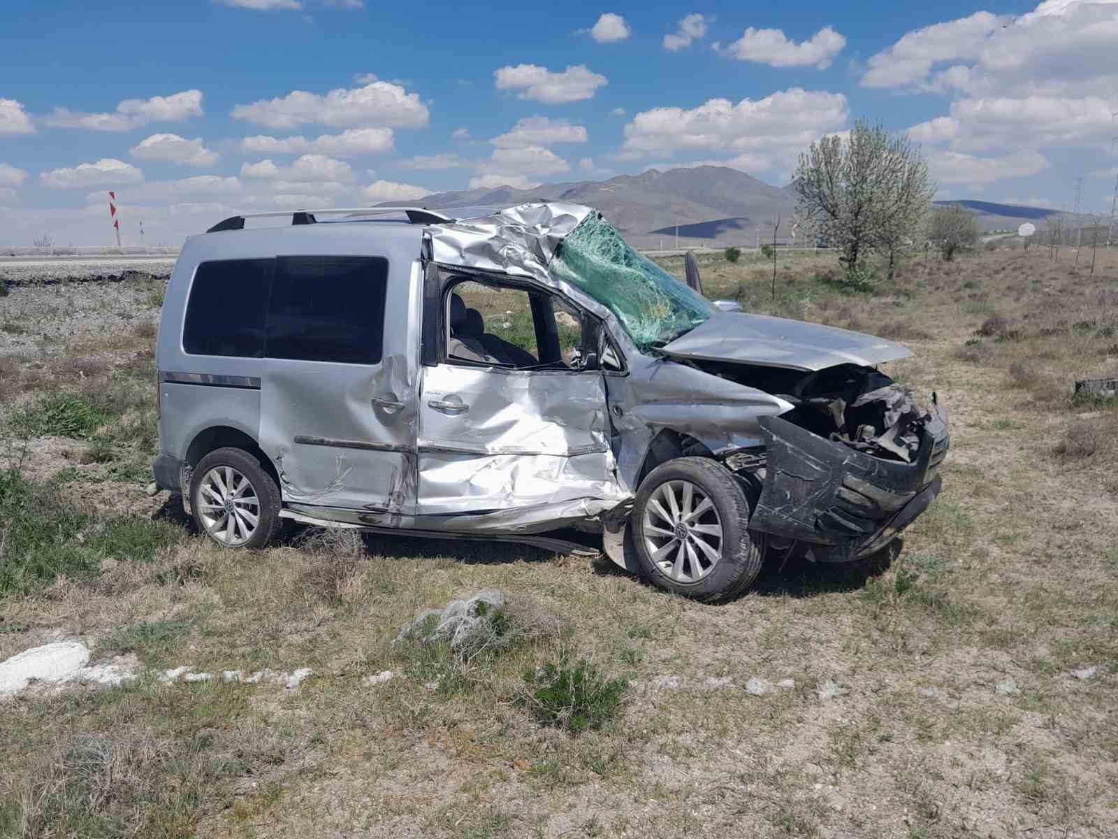 Konya tır ile hafif ticari ara&ccedil; &ccedil;arpıştı: 1 &ouml;l&uuml;
