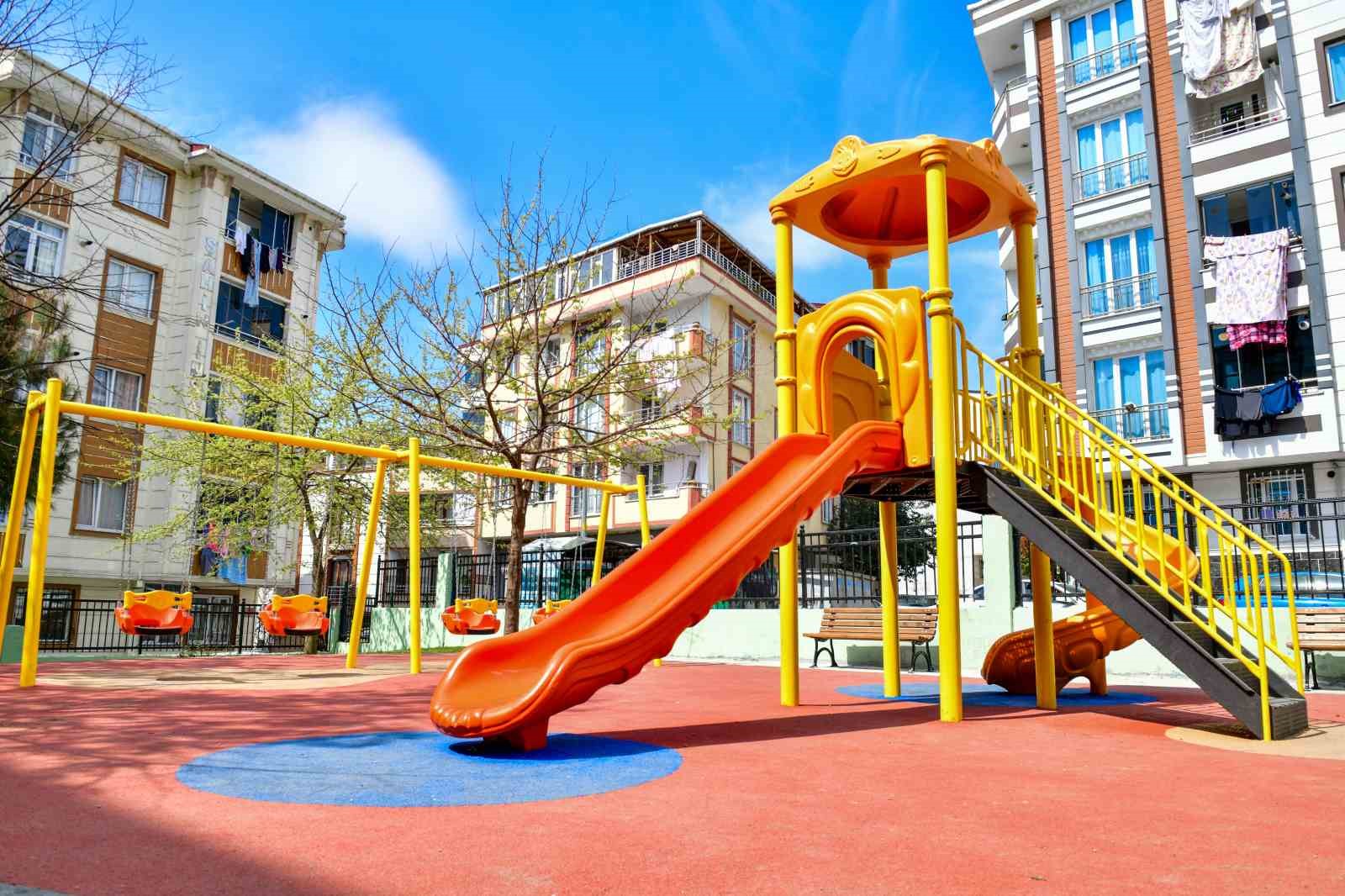 Esenyurt Belediyesi yangında zarar g&ouml;ren parkı yeniledi
