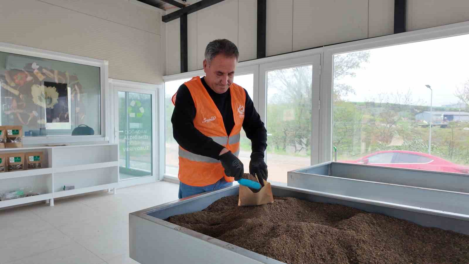 Pazar yerlerinden toplanan organik atıklar g&uuml;breye d&ouml;n&uuml;şt&uuml;r&uuml;l&uuml;yor
