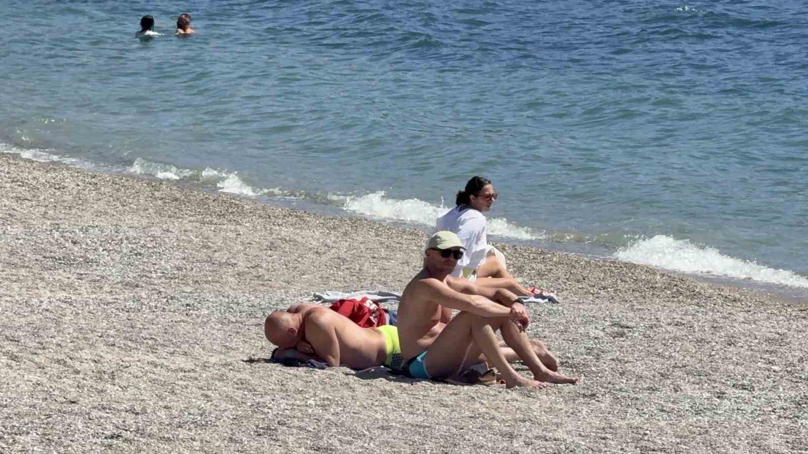 Bodrum&rsquo;da yazdan kalma g&uuml;nler: Sahiller dolup taştı, kruvaziyerle 274 turist geldi
