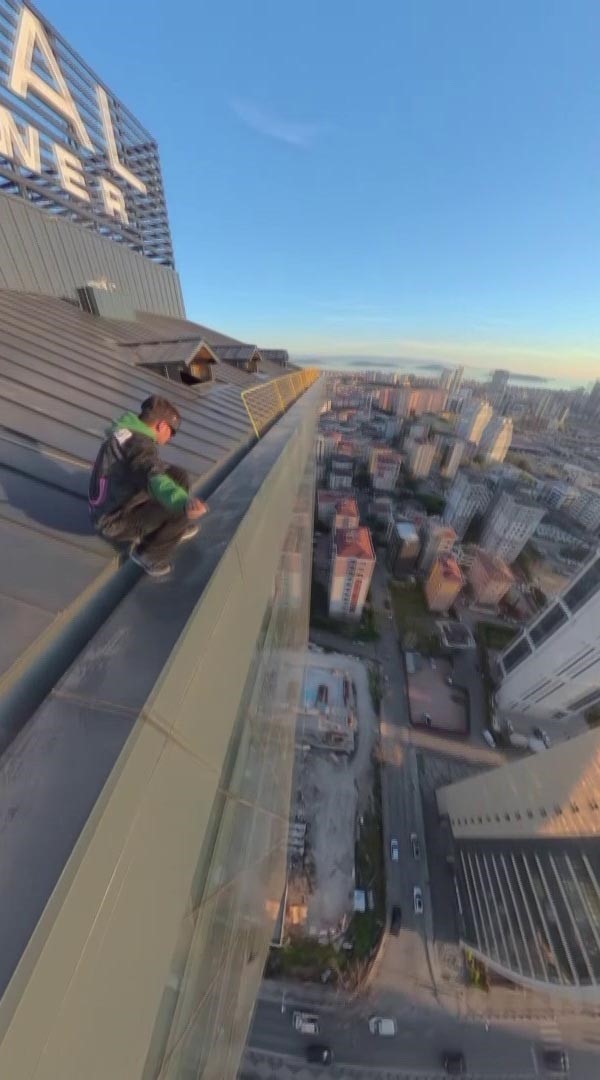 İstanbul&rsquo;da 270 metreye tırmanış: Rooftop tutkunu gen&ccedil; g&ouml;kdelenlerde adrenalin peşinde
