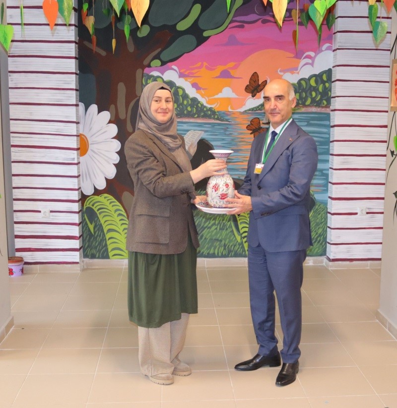 &Ccedil;ocuk ve gen&ccedil; mahkumlara hat sanatı s&uuml;sleme &ccedil;alışmaları tanıtıldı
